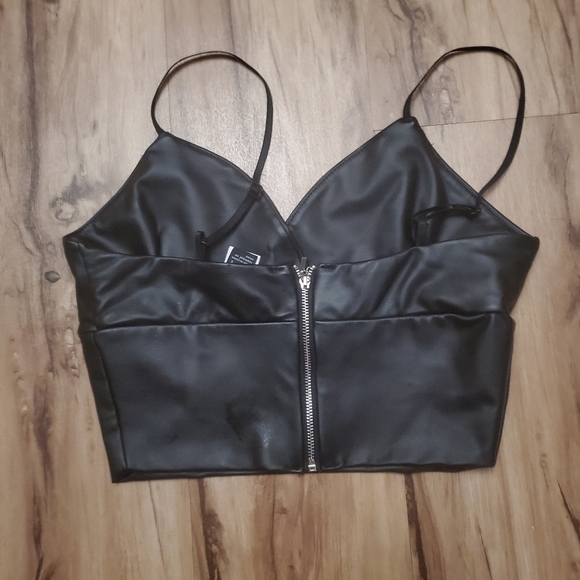 Leather crop top - Picture 3 of 3